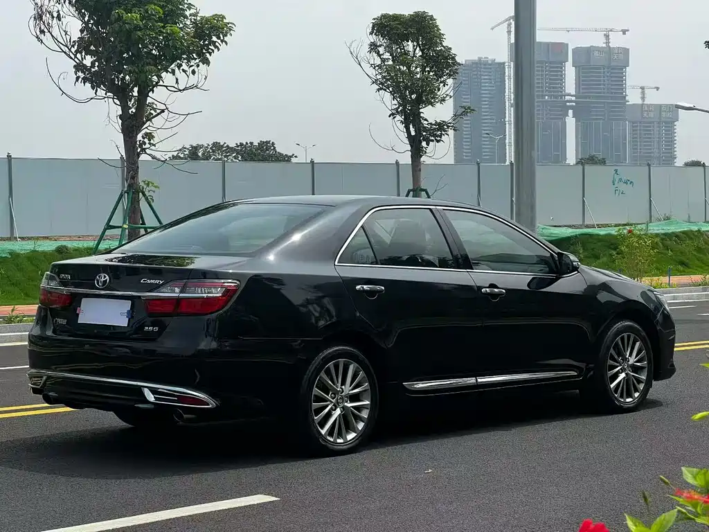 Toyota Camry 2017 — фото 9