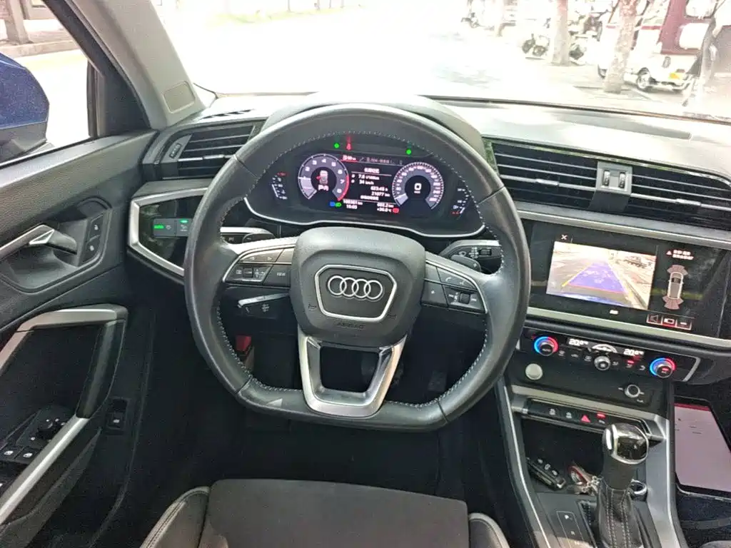 Audi Q3 2019 — фото 11