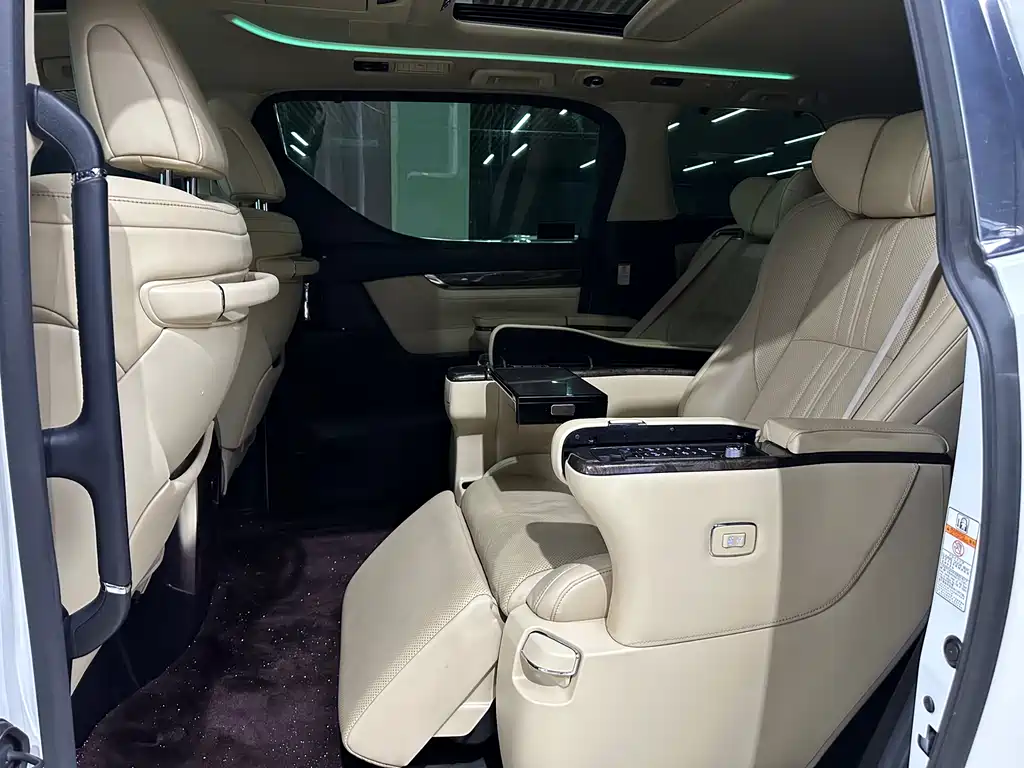 Toyota Vellfire 2020 — фото 10