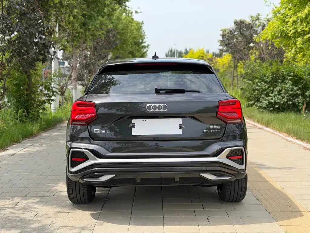 Audi Q2L 2022 — фото 23