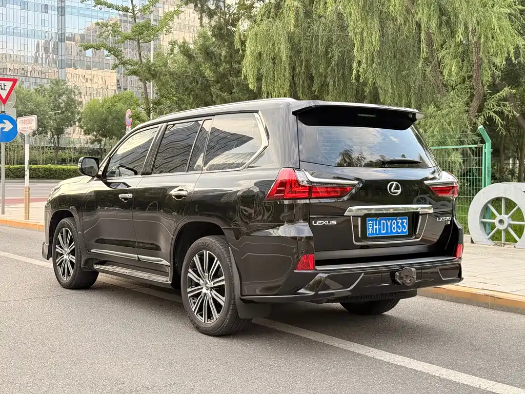 Lexus LX 2018