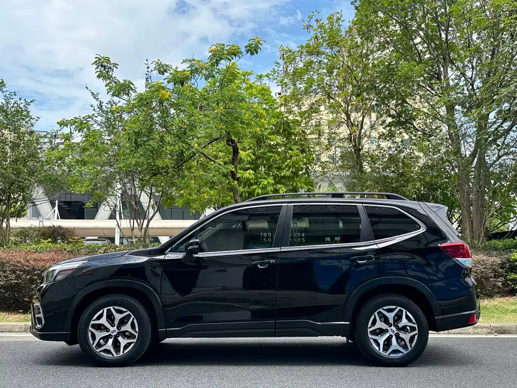 Subaru Forester 2018 — фото 16
