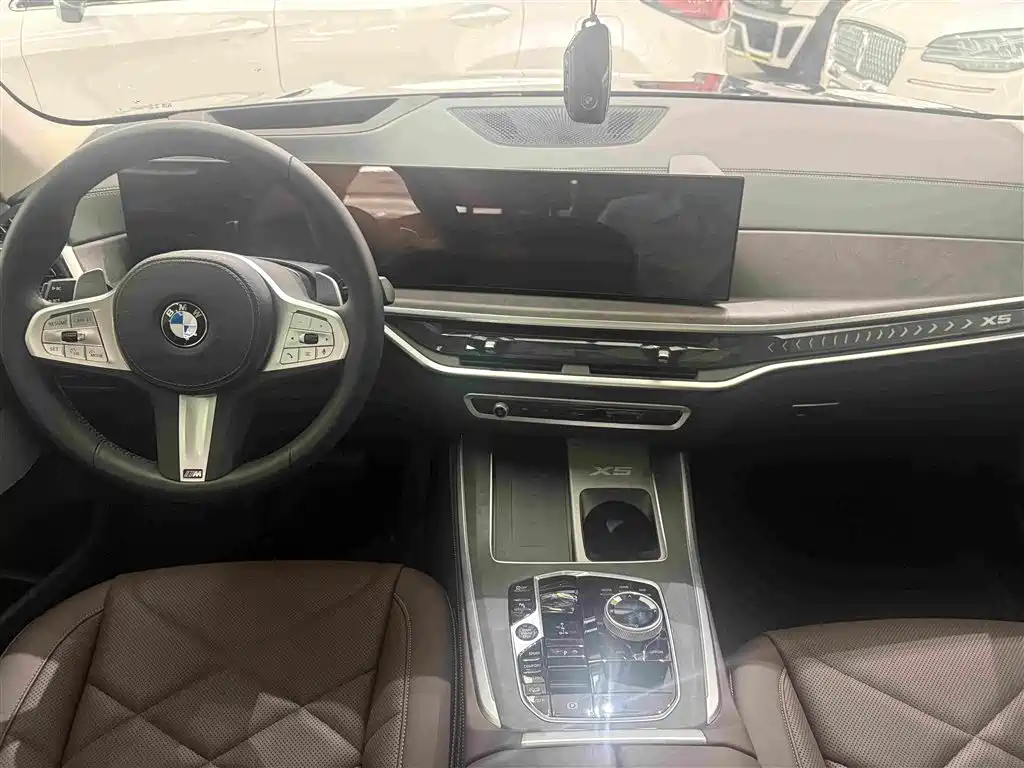BMW X5 2025 — фото 20