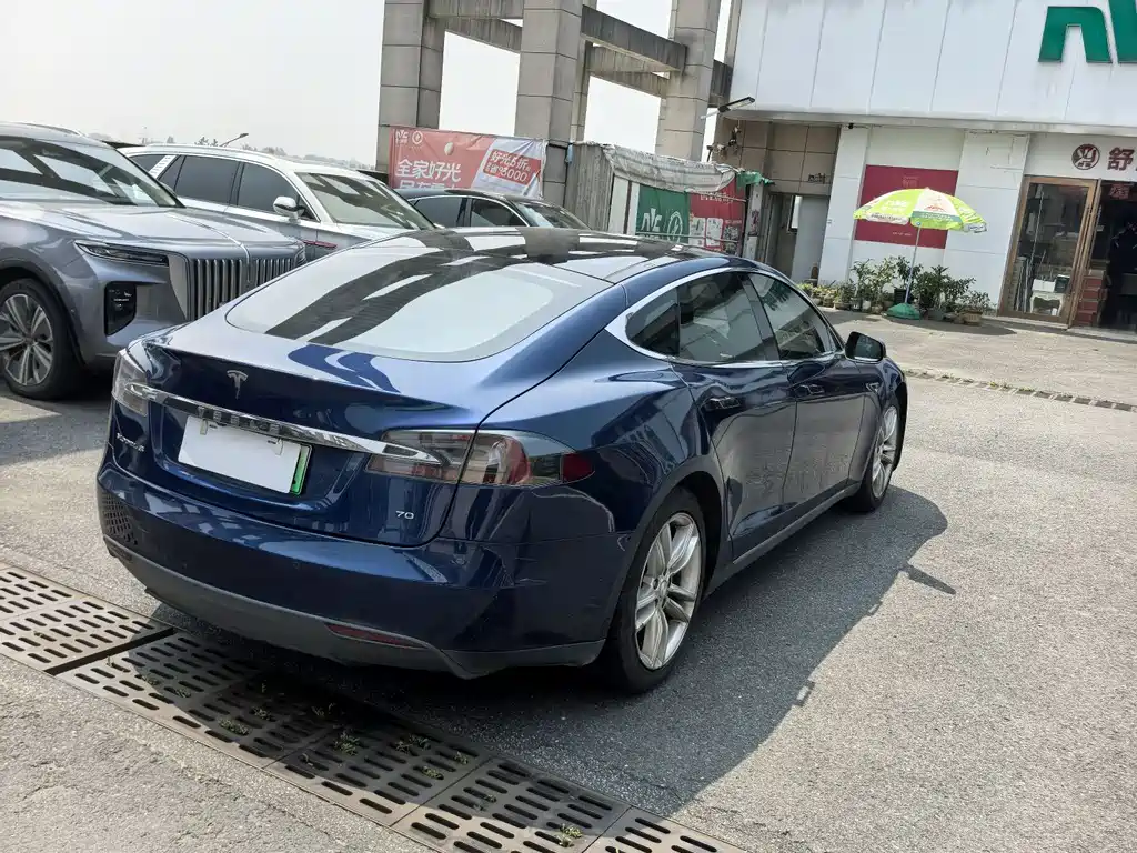 Tesla Model S 2016