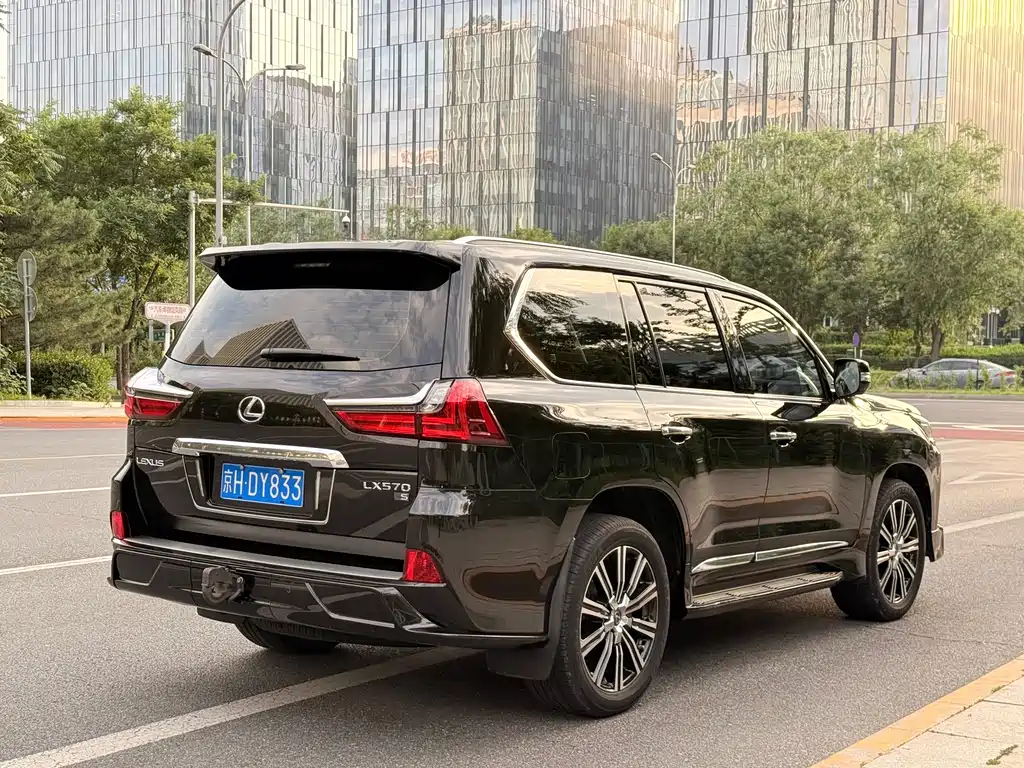 Lexus LX 2018