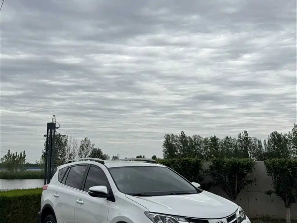 Toyota RAV4 2015 — фото 5