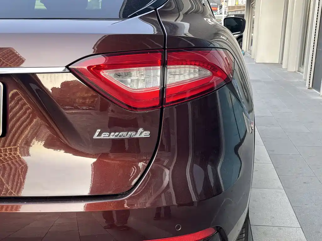 Maserati Levante 2017 — фото 13