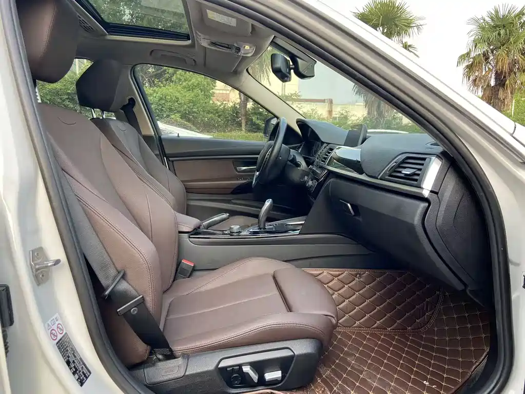 BMW 3 Series 2018 — фото 12