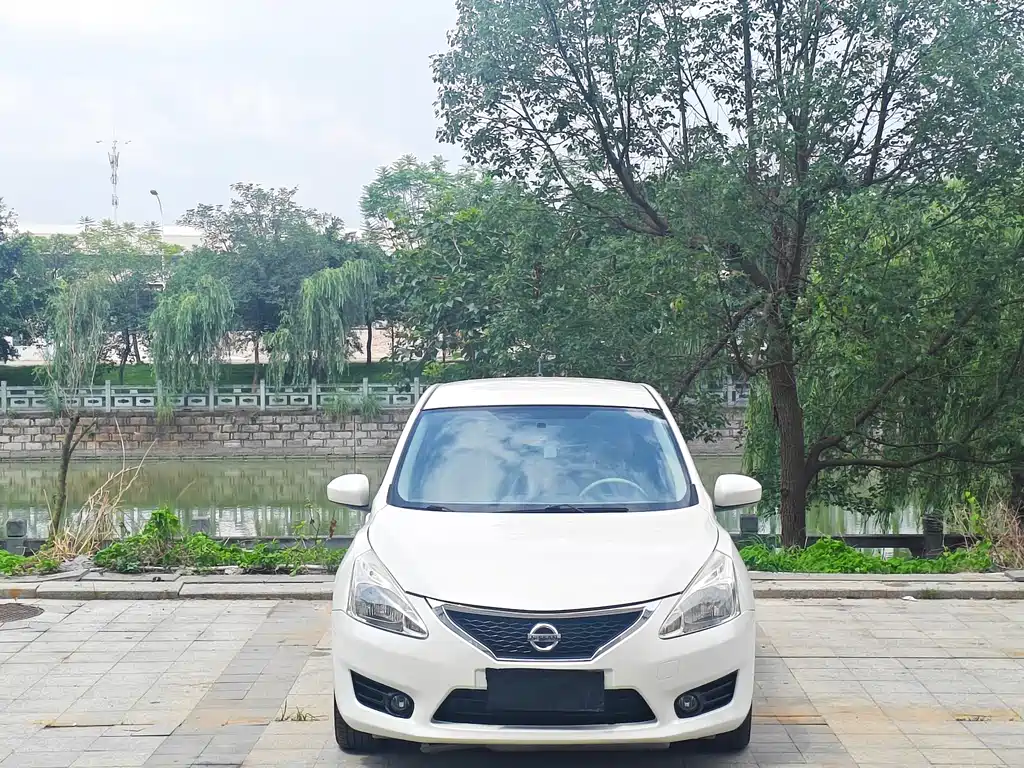 Nissan Tiida 2012