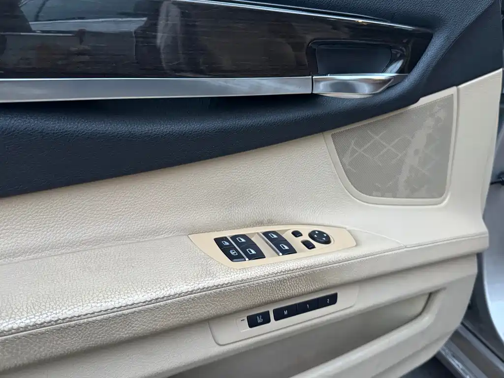 BMW 7 Series 2012 — фото 9