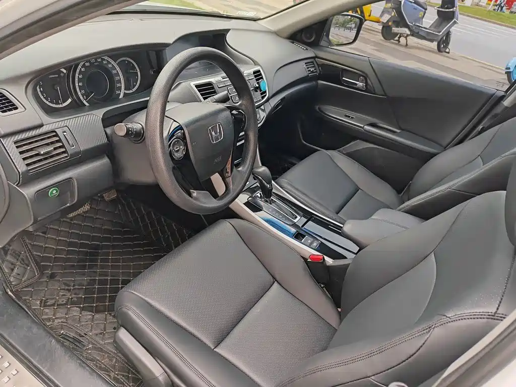 Honda Accord 2017 — фото 12