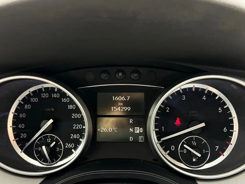 Mercedes-Benz R-Class 2014 — фото 15