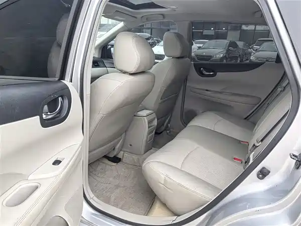 Nissan Tiida 2011