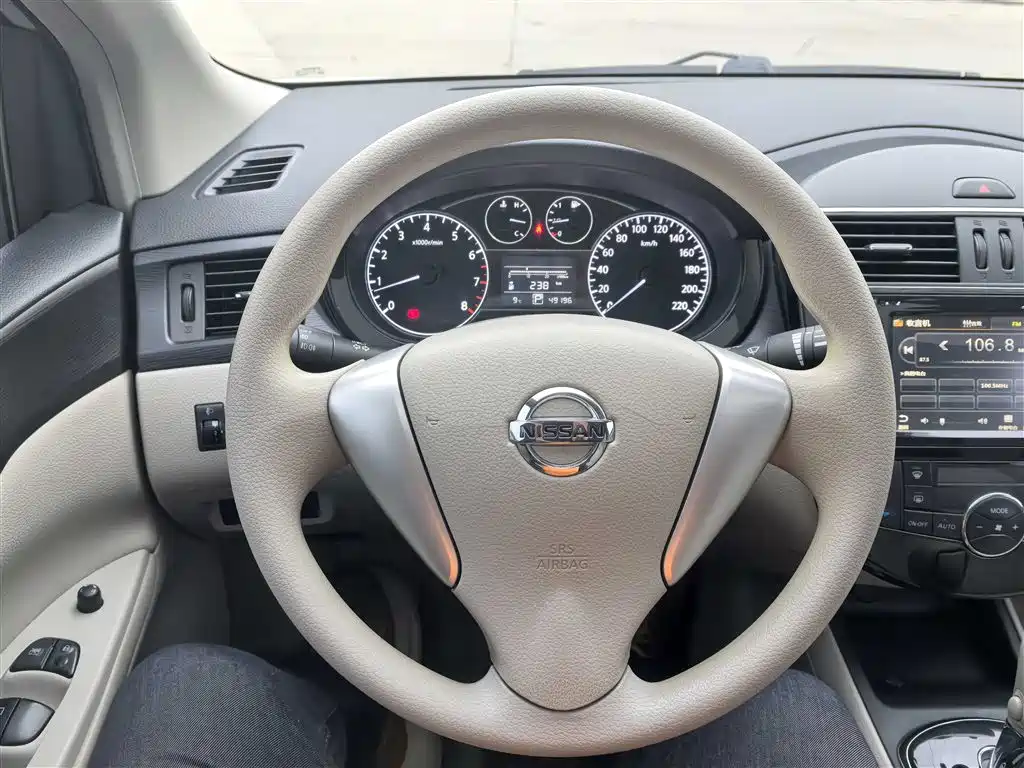 Nissan Tiida 2013 — фото 18