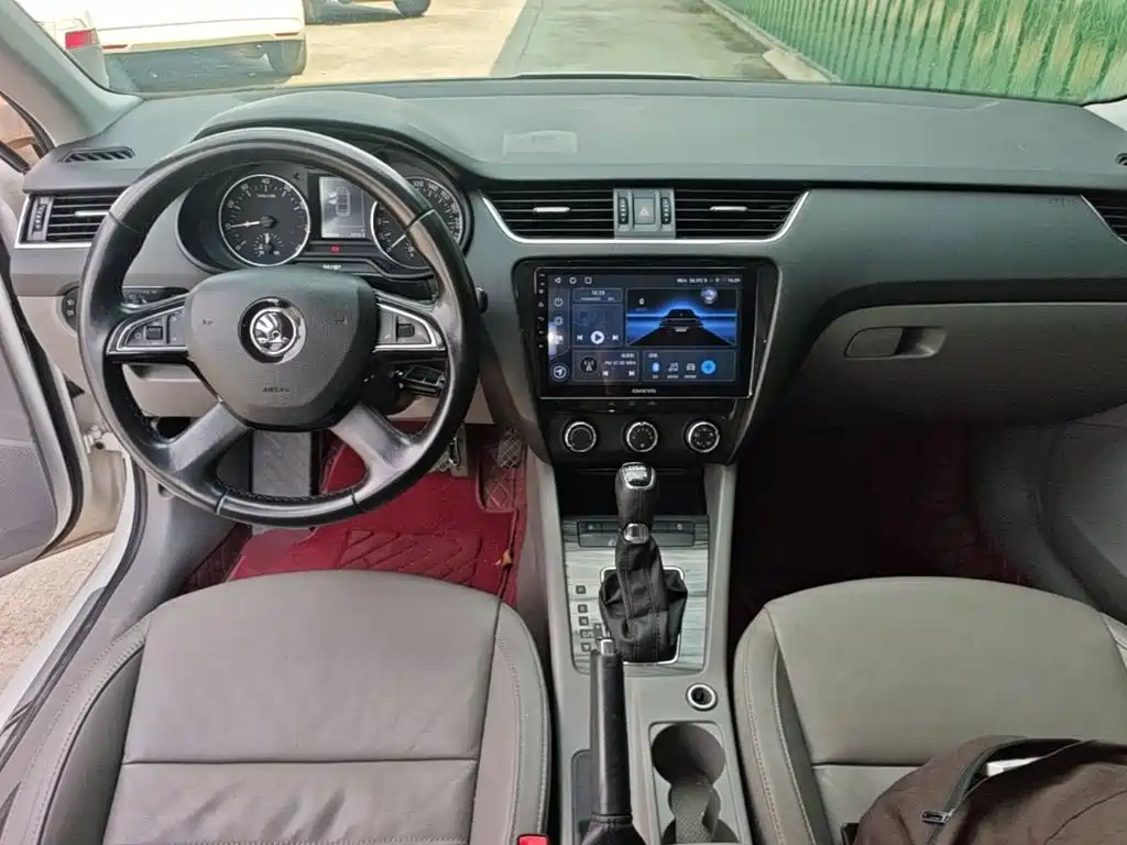 Skoda Octavia 2015 — фото 10