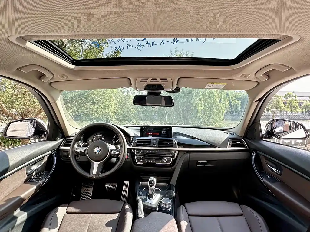 BMW 3 Series 2018 — фото 14