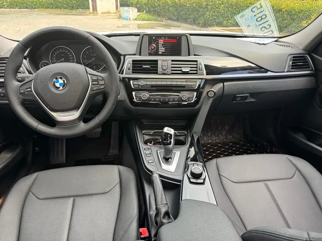 BMW 3 Series 2017 — фото 9