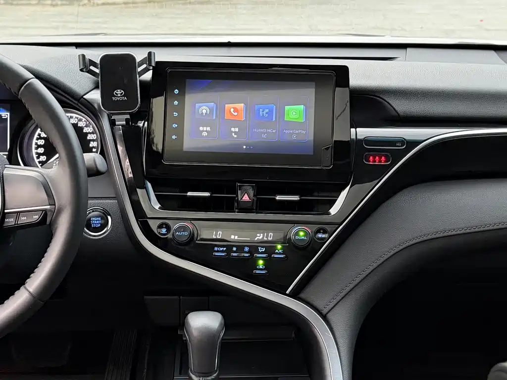 Toyota Camry 2023 — фото 8