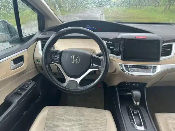 Honda Jade 2015