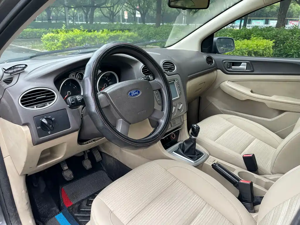 Ford Focus 2014 — фото 11
