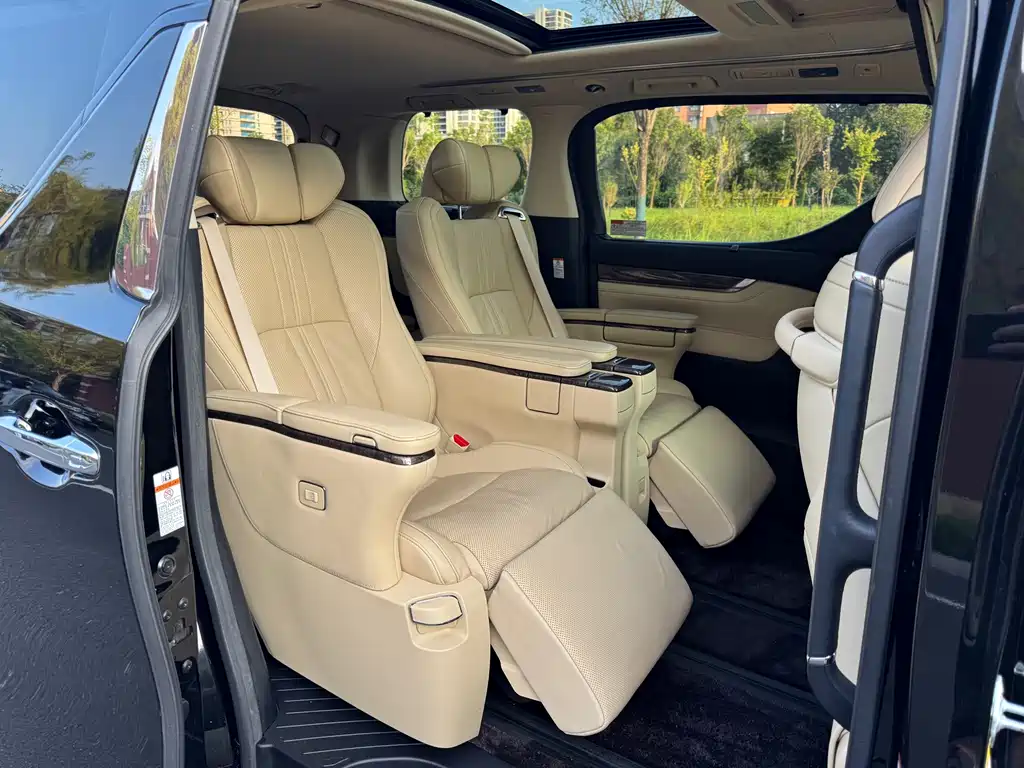 Toyota Alphard 2019 — фото 8