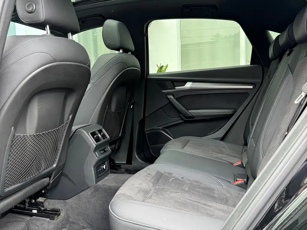 Audi Q5L Sportback 2023 — фото 7
