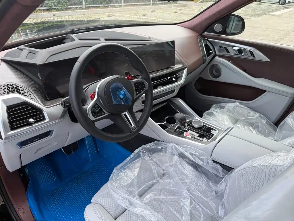 BMW XM 2023 — фото 18