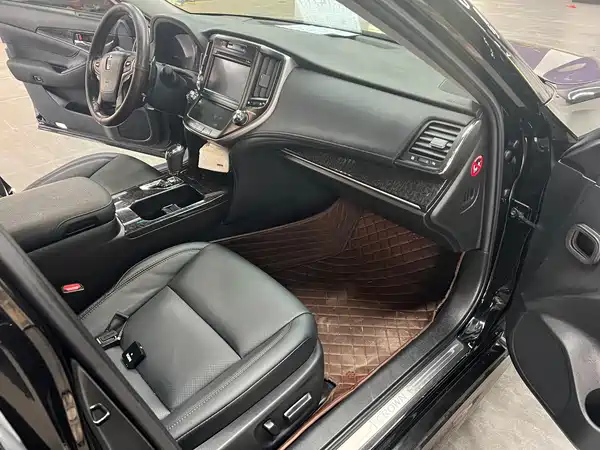 Toyota Crown 2018