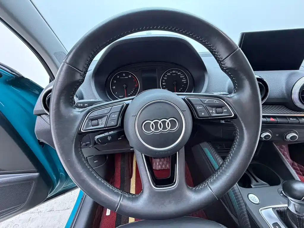 Audi Q2L 2023 — фото 14