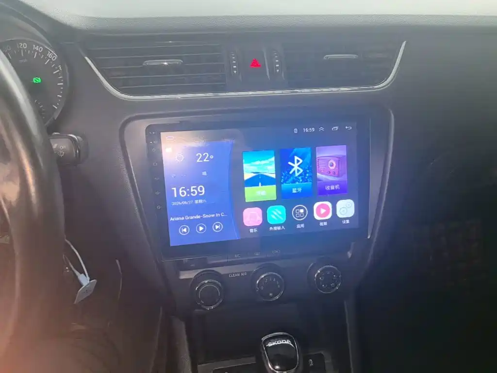 Skoda Octavia 2017 — фото 13