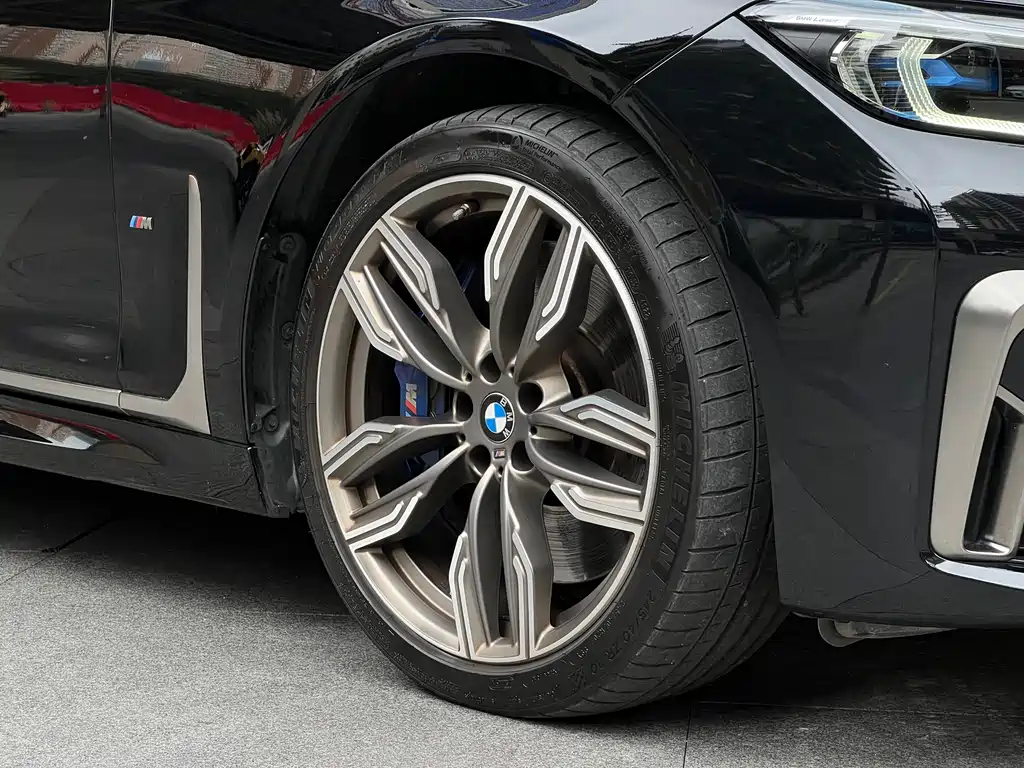 BMW 7 Series 2019 — фото 19
