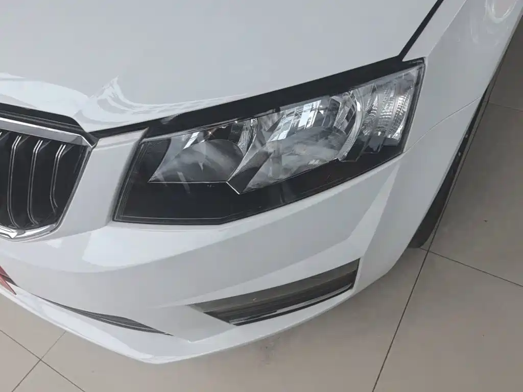 Skoda Octavia 2017 — фото 24