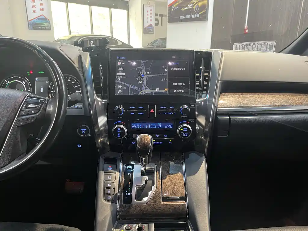 Toyota Alphard 2021 — фото 13