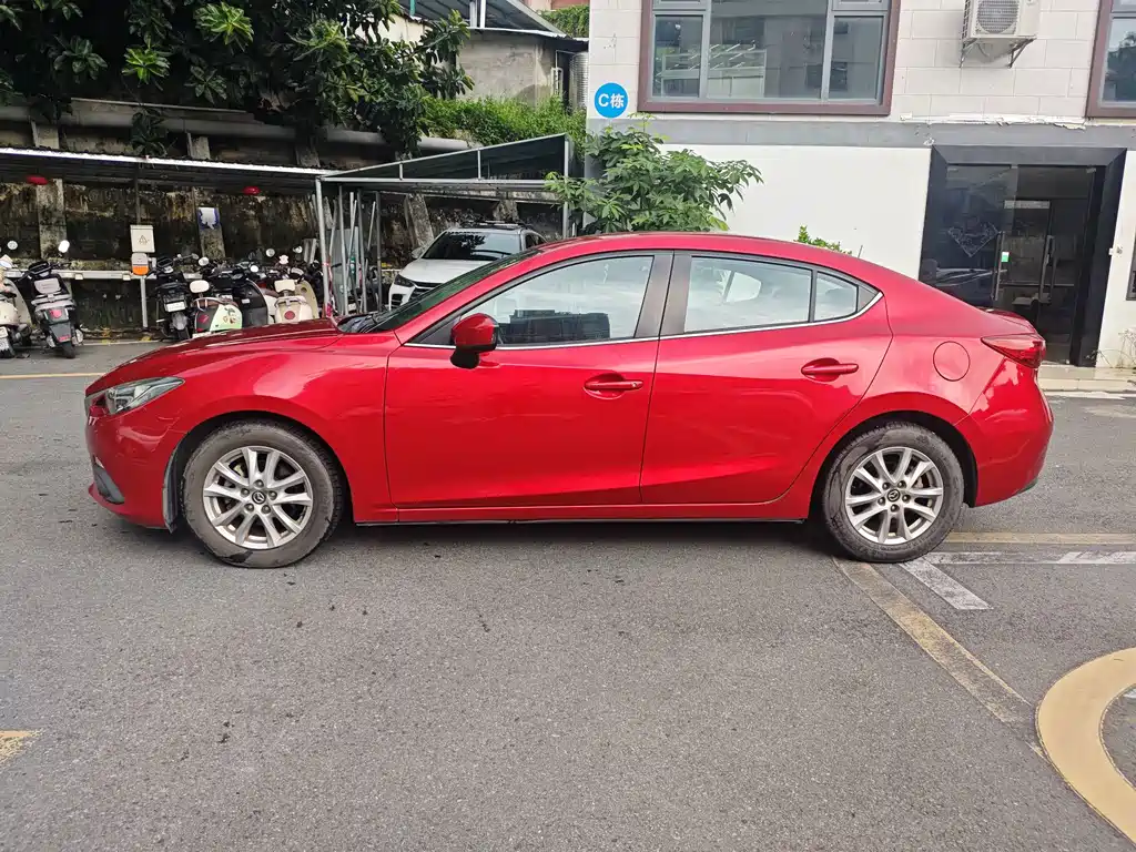 Mazda 3 Axela 2016