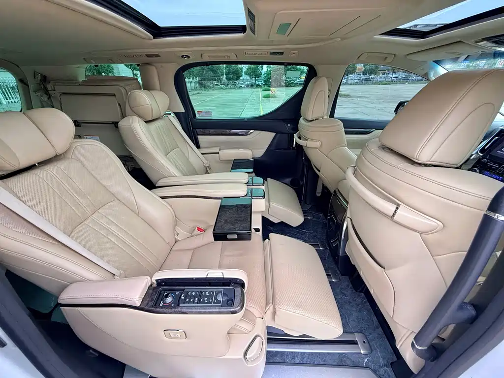 Toyota Vellfire 2021 — фото 17