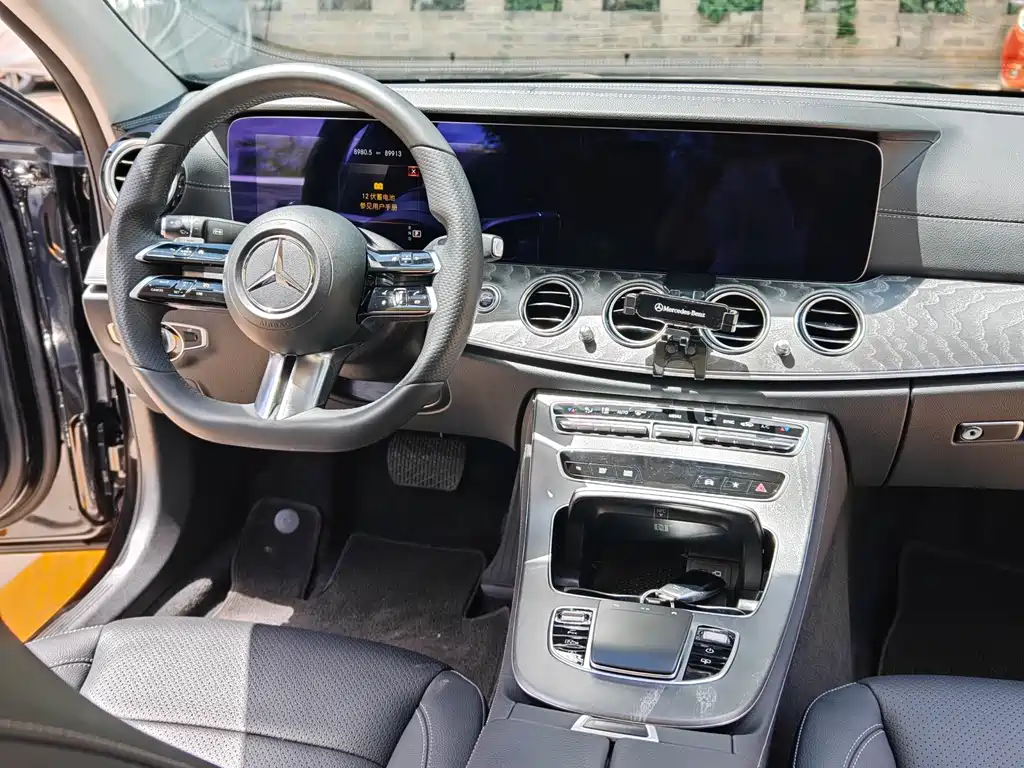 Mercedes-Benz E-Class 2021 — фото 20