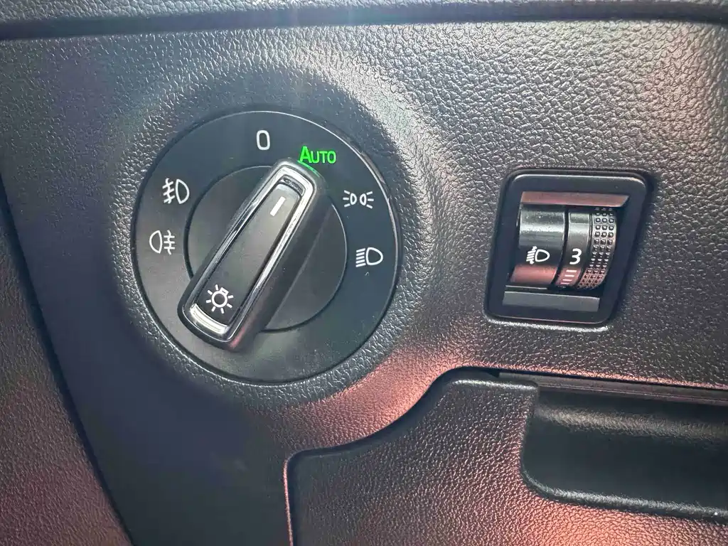 Skoda Karoq 2023 — фото 11
