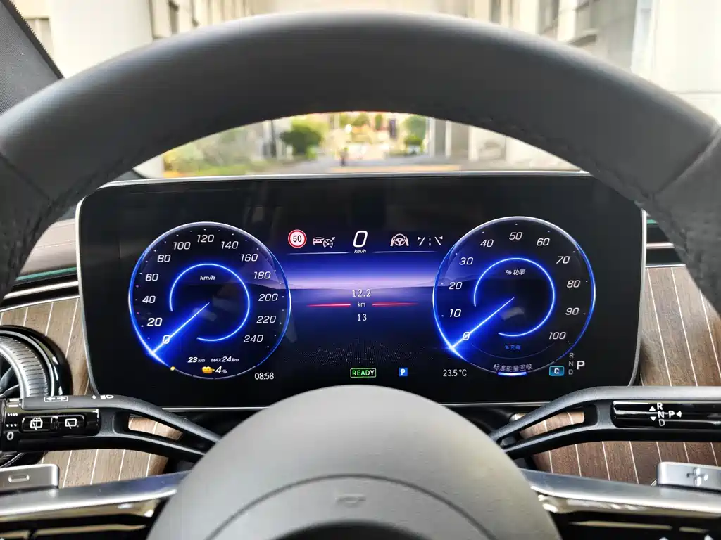 Mercedes-Benz EQE SUV 2025 — фото 18