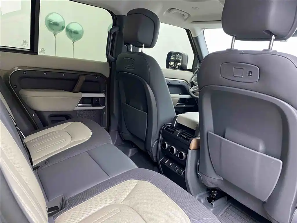 Land Rover Defender 2022 — фото 30