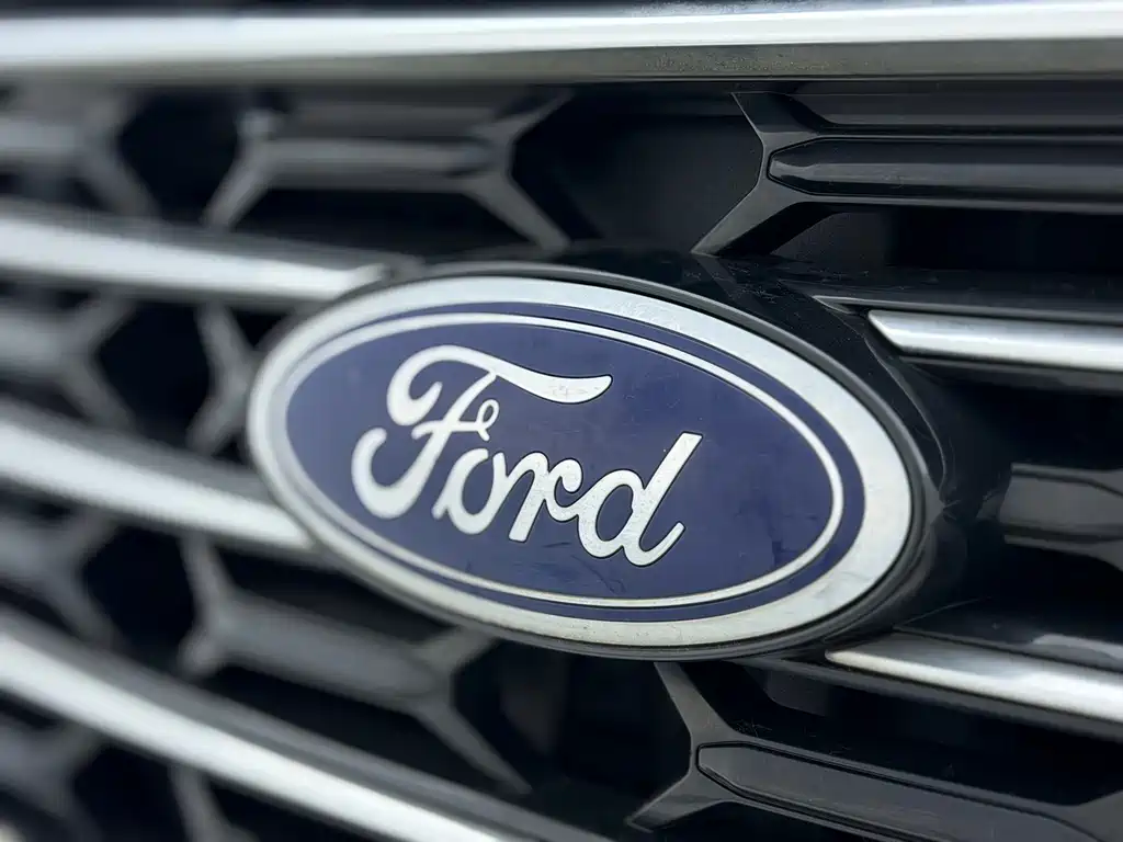 Ford Edge 2023 — фото 24
