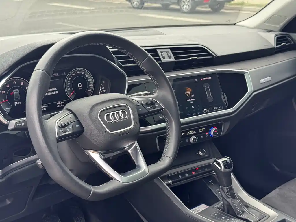 Audi Q3 2022 — фото 16