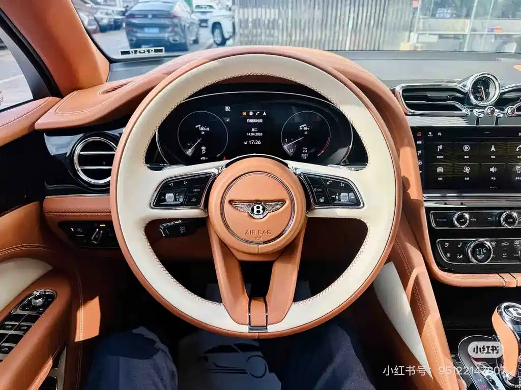 Bentley Bentayga 2023 — фото 13