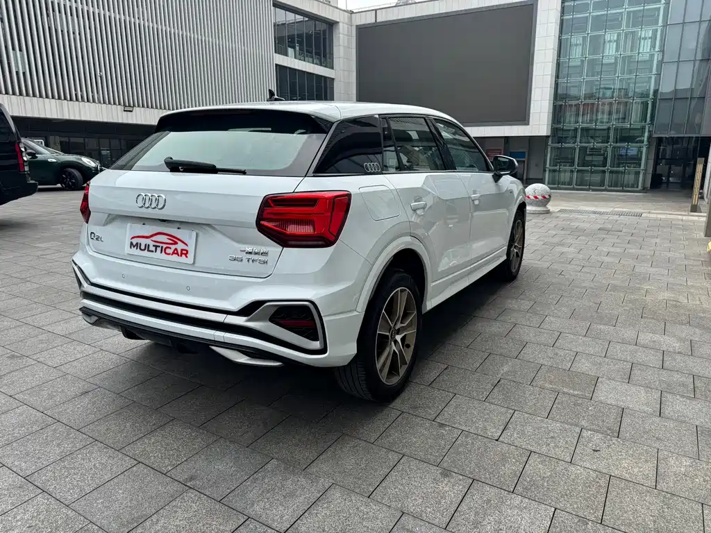 Audi Q2L 2023 — фото 7