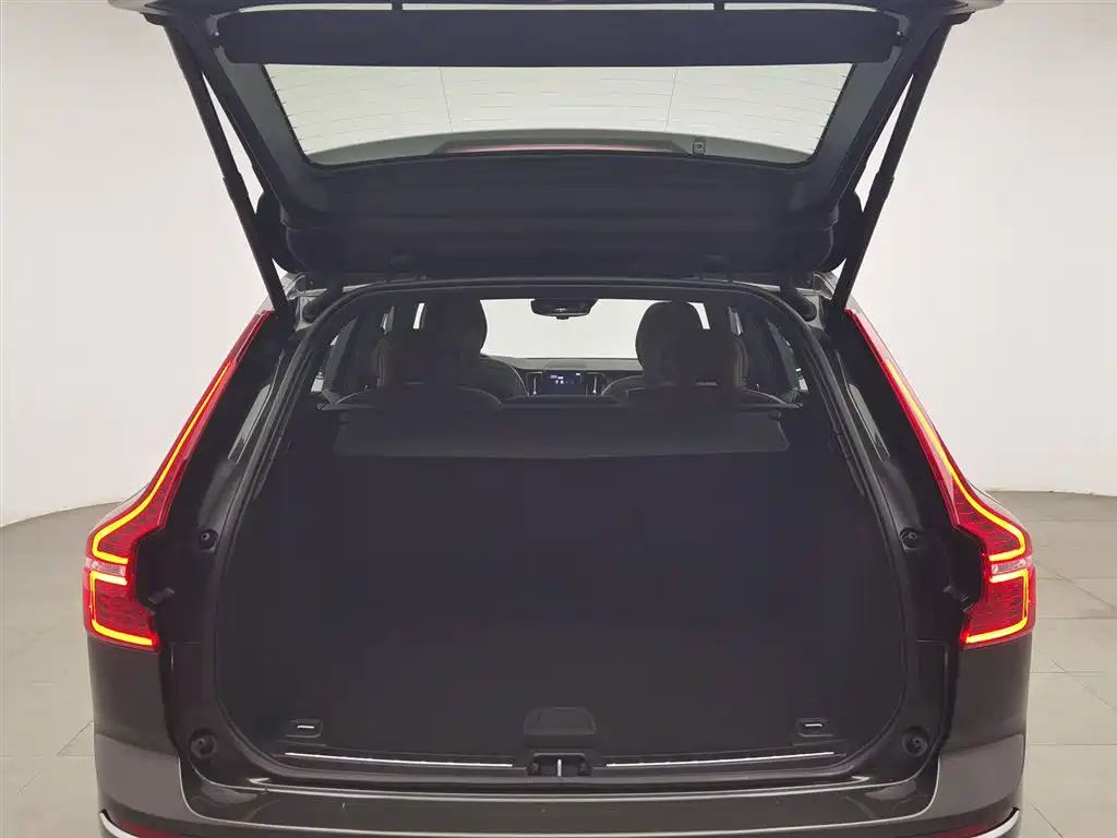 Volvo XC60 2021 — фото 16