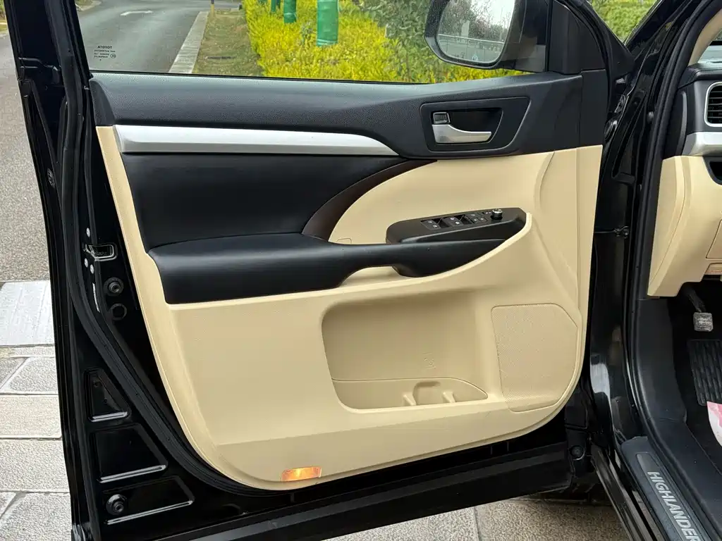 Toyota Highlander 2018 — фото 15