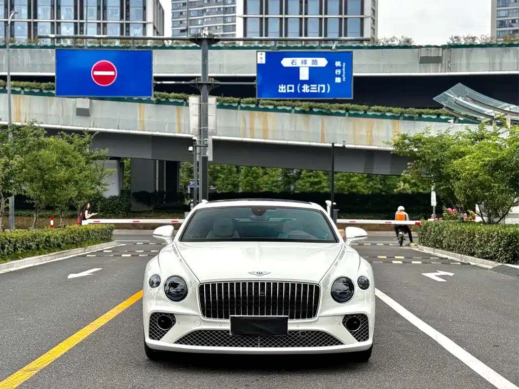 Bentley Continental 2025 — фото 1