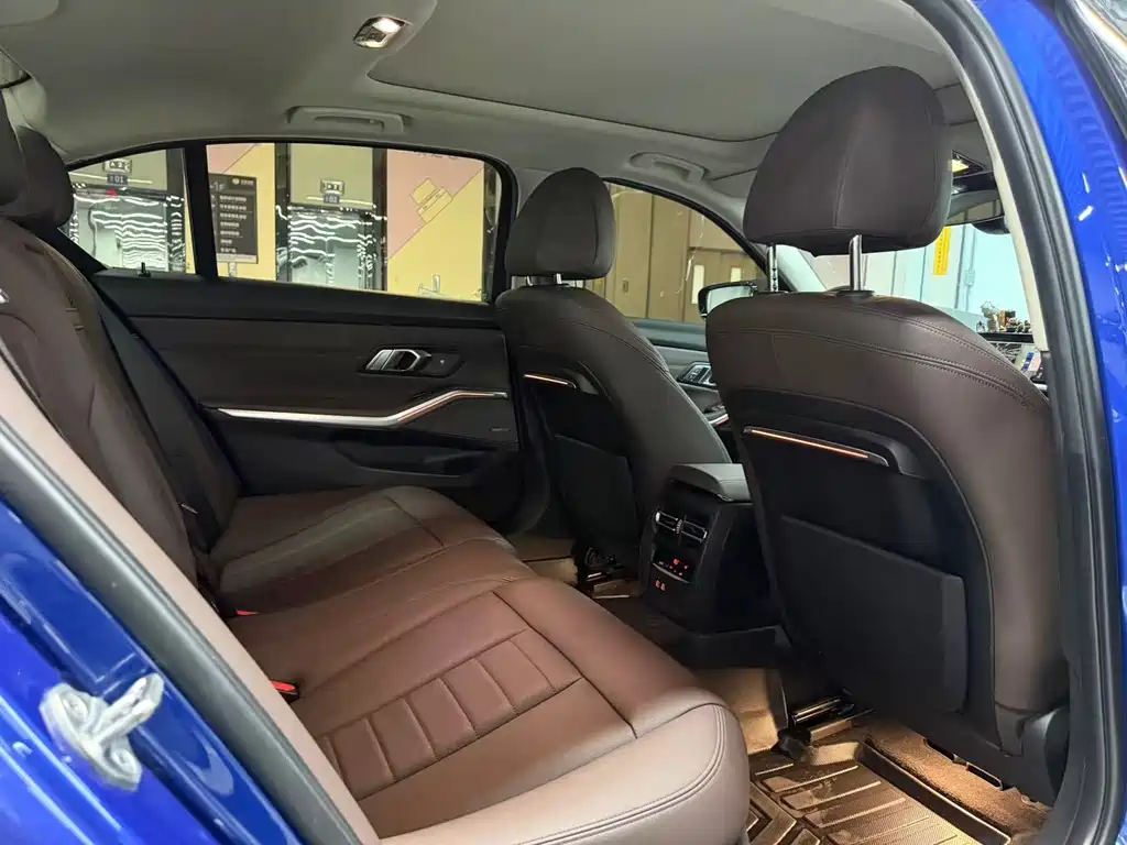 BMW 3 Series 2019 — фото 10