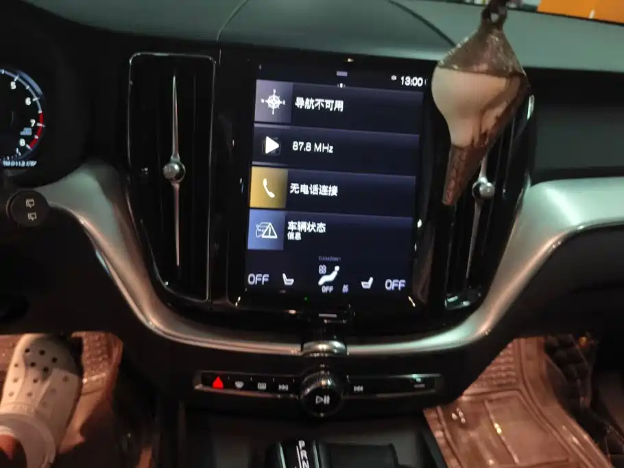 Volvo XC60 2019 — фото 13