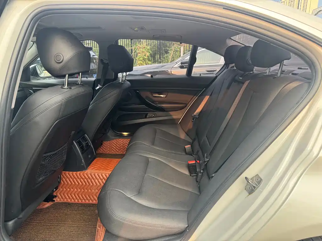 BMW 3 Series 2019 — фото 12
