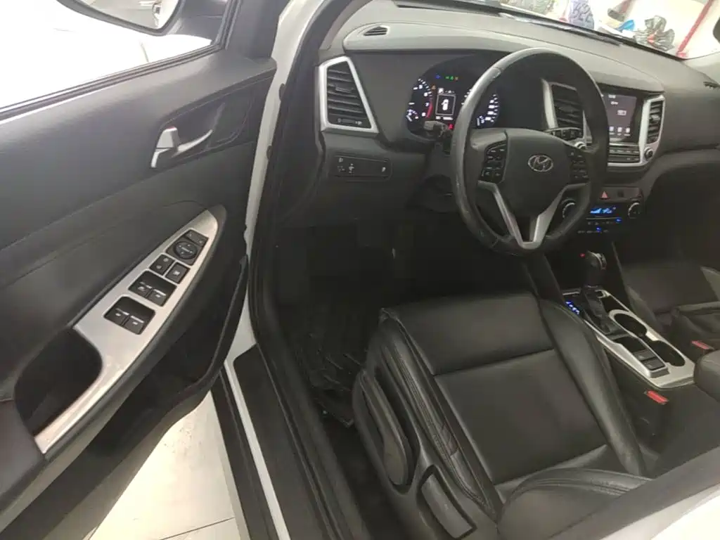 Hyundai Tucson 2017 — фото 16